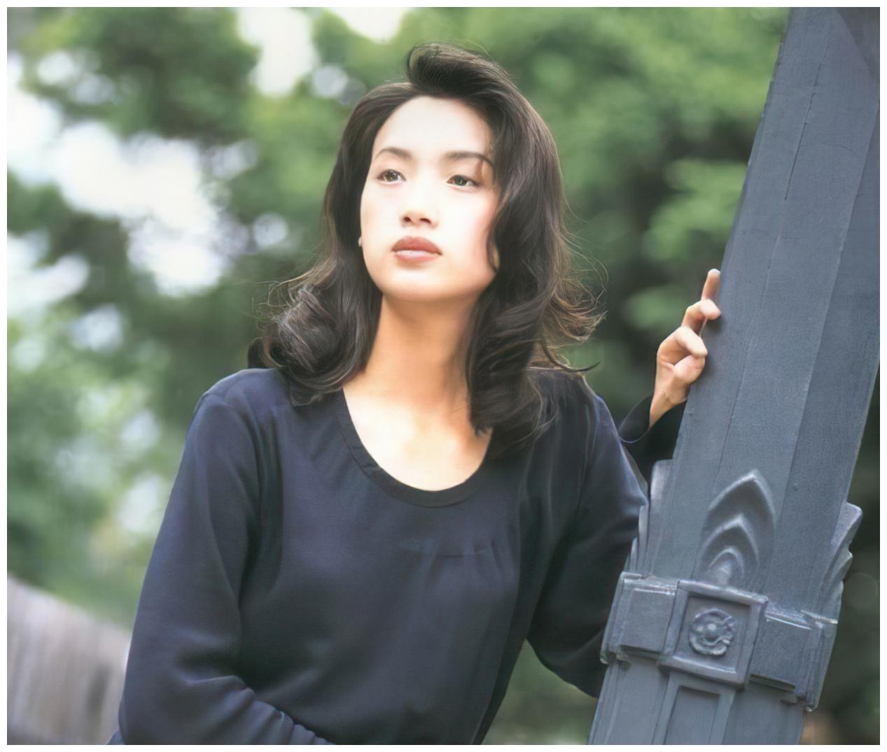 她是"女神",曾拒绝刘德华求婚,如今沦落街边吃小摊|天若有情|吴倩莲