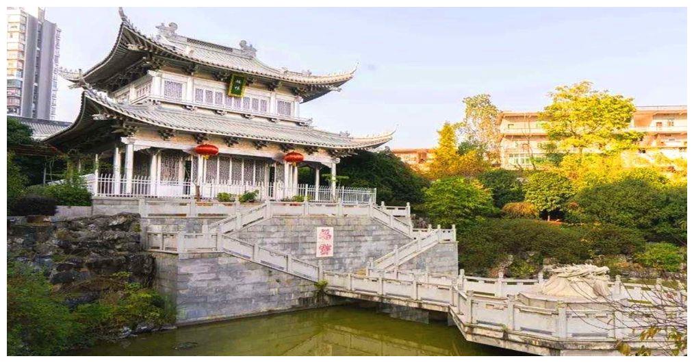 可以说这样别具一格的建筑在我国并不常见,因此永兴银楼建成后,不少人