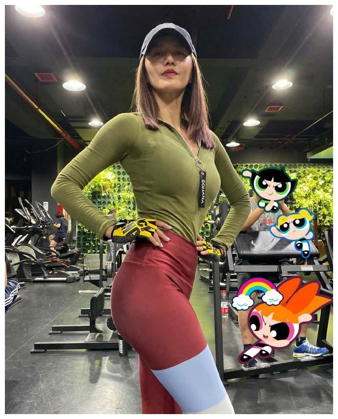 谭维维身材真丰满,紧身运动服下"蜜桃臀"太美,身材美得不敢看