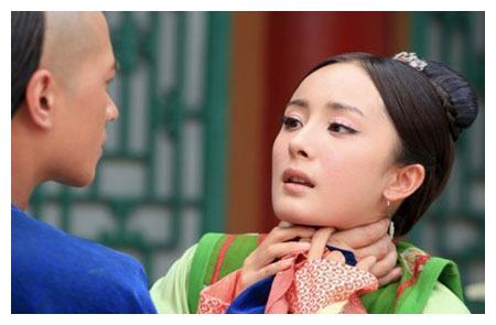 但是在他出演宫这个电视剧的时候,遇到掐脖子这个戏份却表现的不是