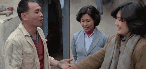70岁斯琴高娃坐轮椅露面婚姻失败如今她成了国宝级演员