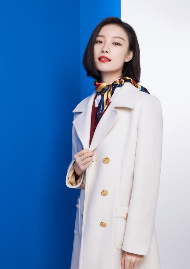 倪妮职业女性写真照,美丽大方,还可爱!|倪妮|写真|可爱_新浪新闻