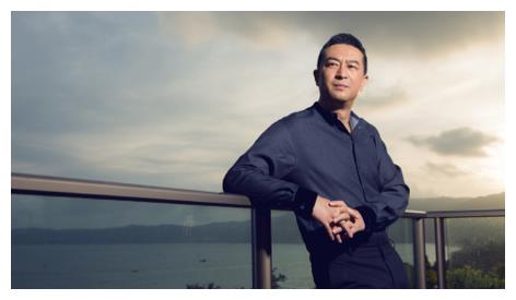 继靳东,雷佳音,张嘉译之后,又一位大器晚成的中年大叔霸屏
