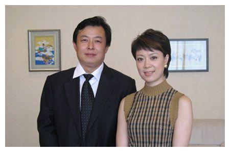 46岁央视主持李文静戴假发10多年与老公一直坚持成为丁克一族