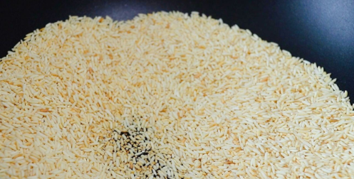 教你炒米的快手做法,只需大米一种食材,我家在过年才会吃