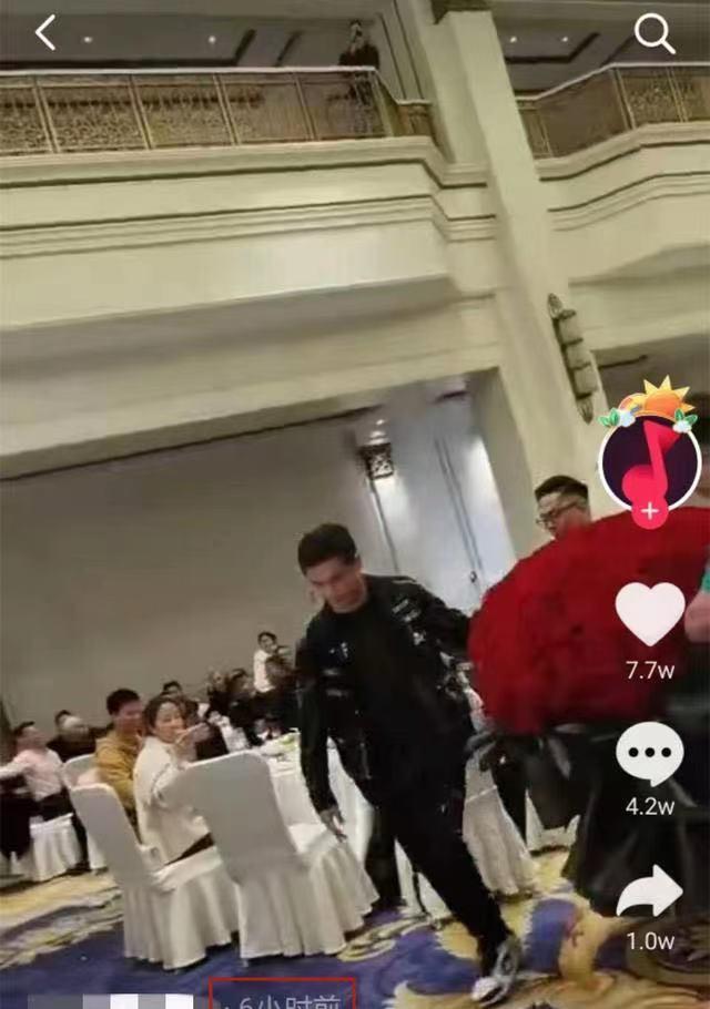 网红项思醒订婚宴超级奢华!铺满翡翠黄金彩礼,阵仗不输一线明星