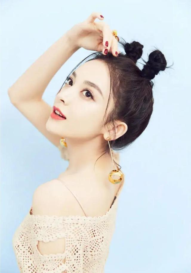 古力娜扎的绝美大片,精致五官,俏皮哪吒头!__财经头条