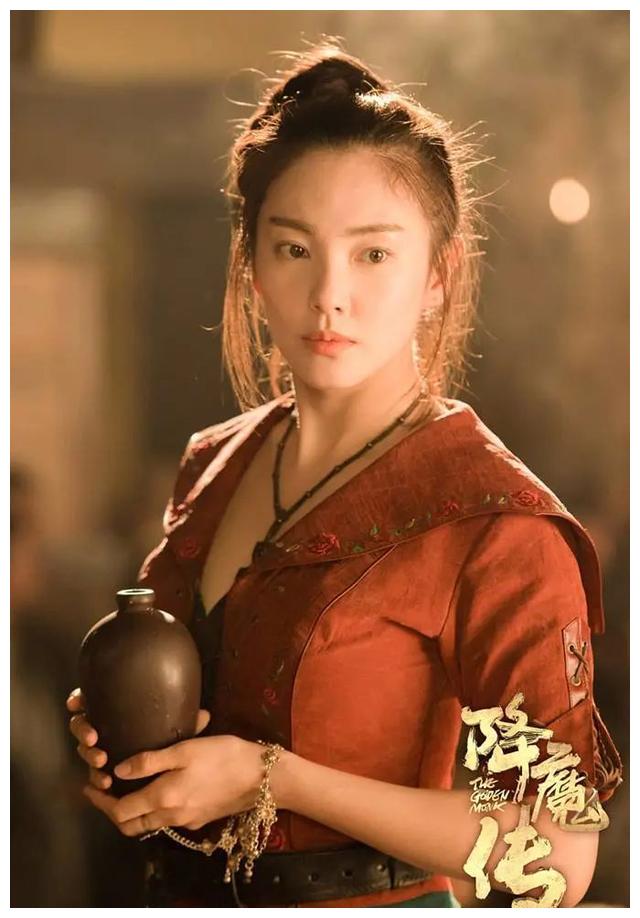 同年,张雨绮主演的现代玄幻剧《幻城凡世》,张雨绮在剧中饰演经历七生