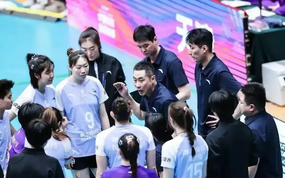 天津击败上海，陈方临场调度功不可没！蔡斌指挥能力不如王之腾