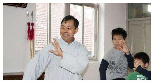 一龙和马保国都是骗子?著名作家:一龙是武林盟主,马保国是骗子