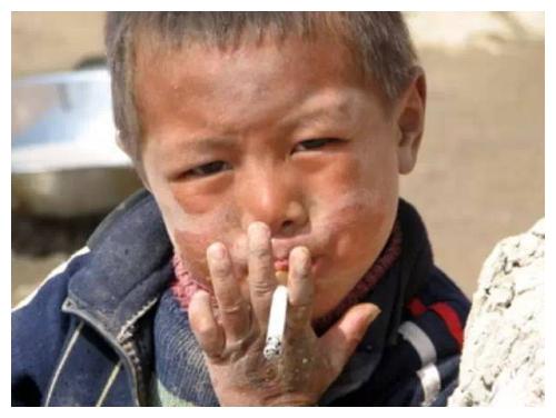 凡是在孩子面前抽烟的父亲都不是个好父亲