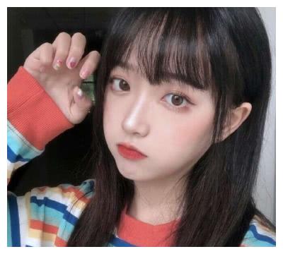 天秤座 天秤座女生一直是十二星座中的"素颜女神",比起浓妆艳抹,清新