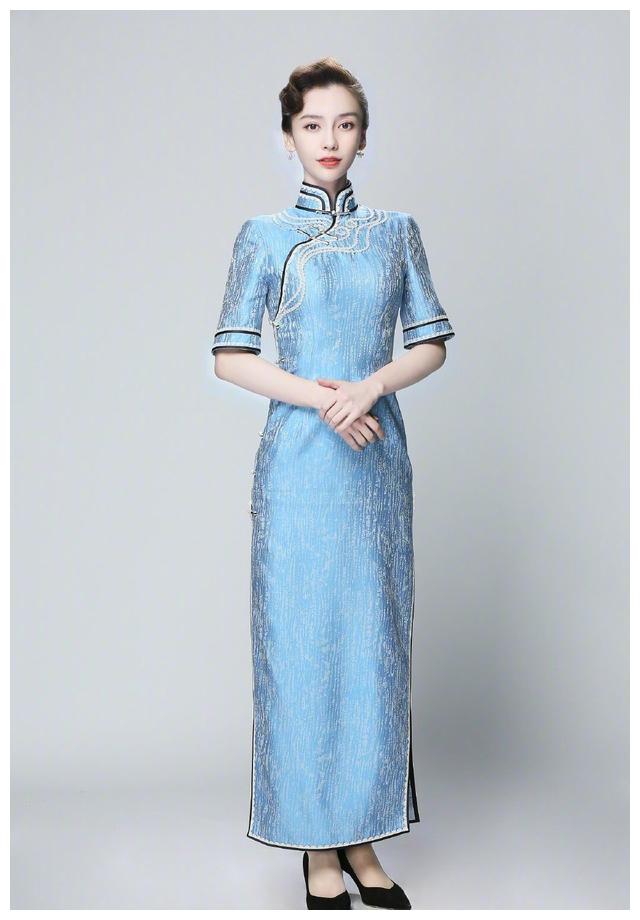 angelababy穿旗袍太惊艳!蓝色清新裸色娇嫩,剪裁勾勒窈窕曲线