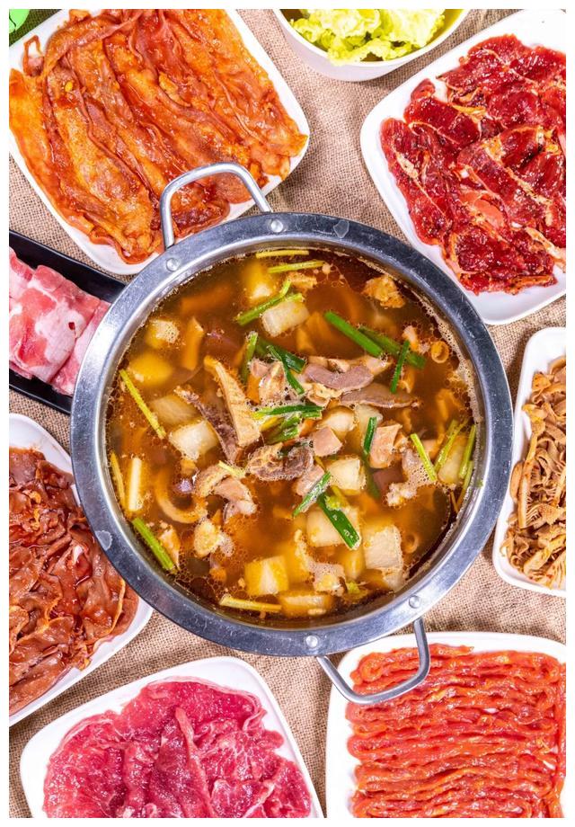 每盘肉都是肉眼可见的新鲜 作为漳州牛杂火锅界的扛把子,牛肉的