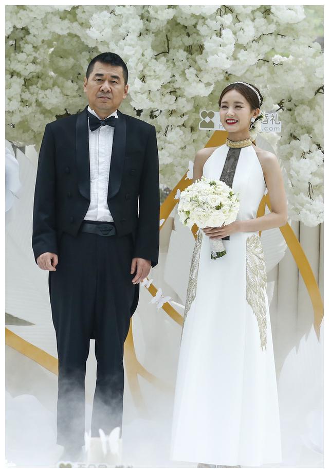 爱我就别想太多:一个很现实的问题,女人不拜金,拜什么?