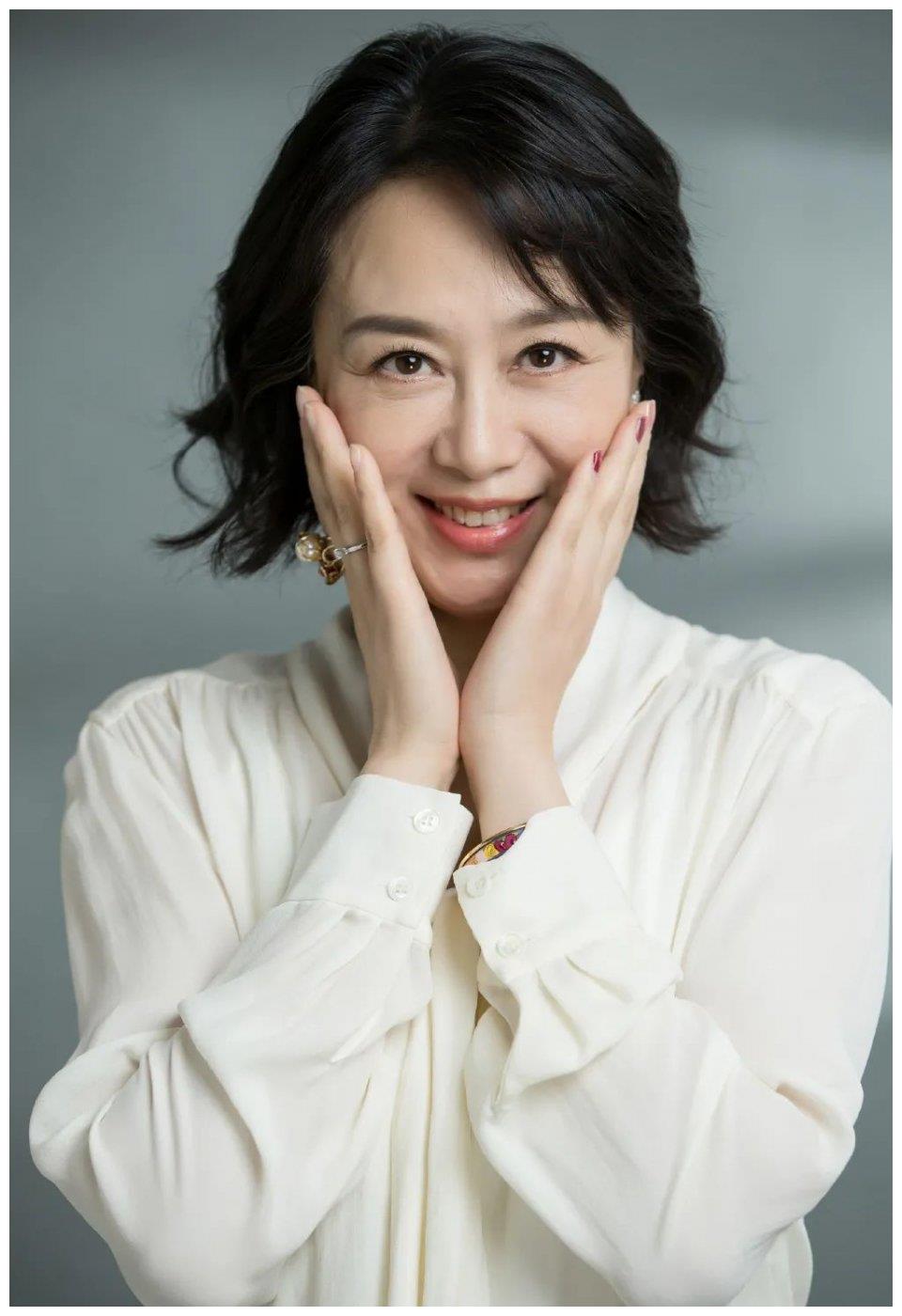 在《流金岁月》中,吴玉芳老师扮演的蒋太太柔里带刚,气质不凡.