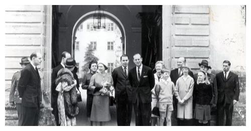 菲利普亲王的4个亲姐姐，被父亲打包远嫁<a href=