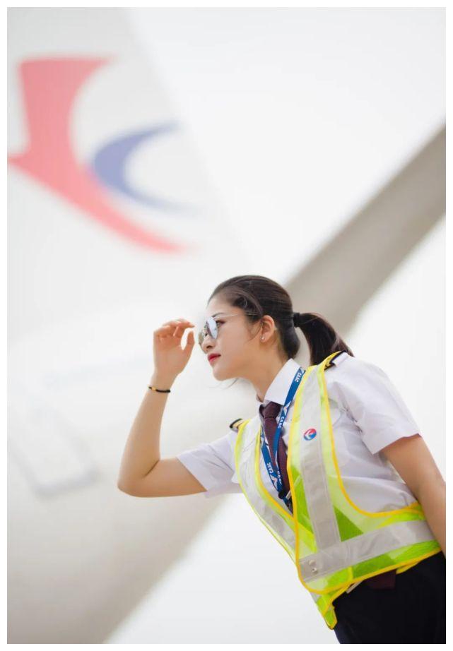 东航北京分公司的曲鑫就是众多女飞行员中的一员.