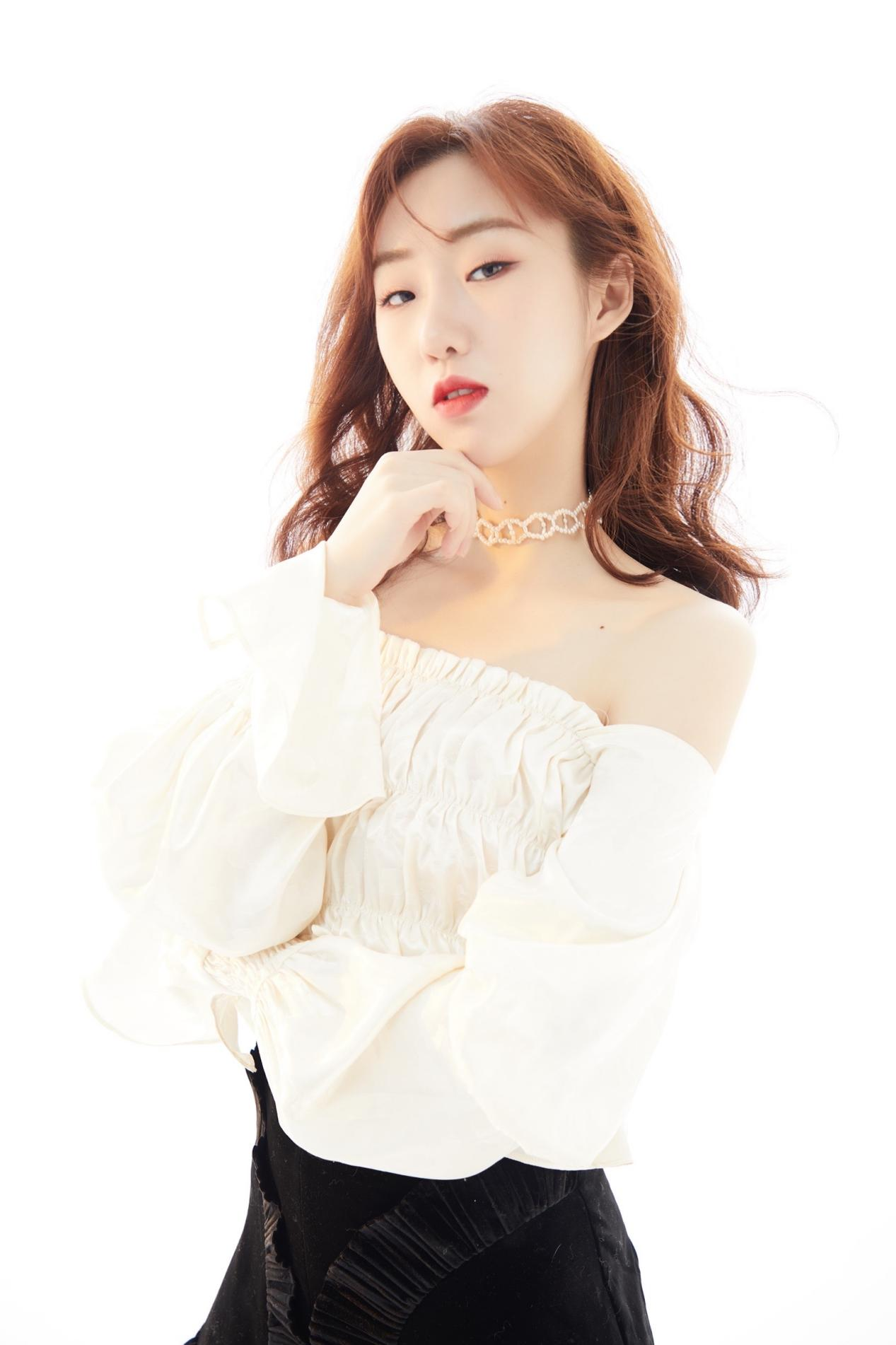 王瑞淇2021全新单曲第二天上线永远期待美好比美好更加美好