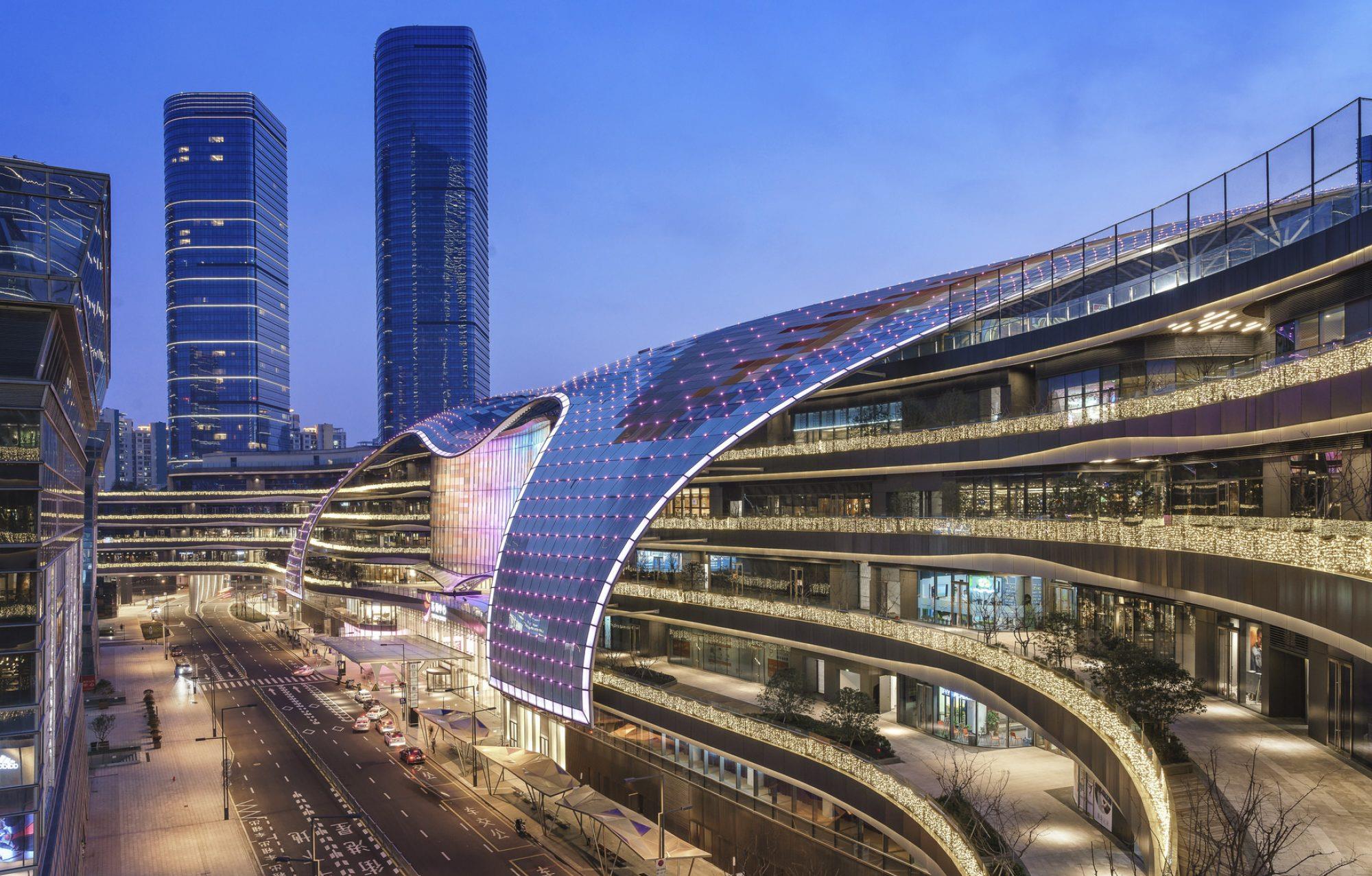 第一个延长春节假期的城市:经济比部分直辖市还强,却一直没机场