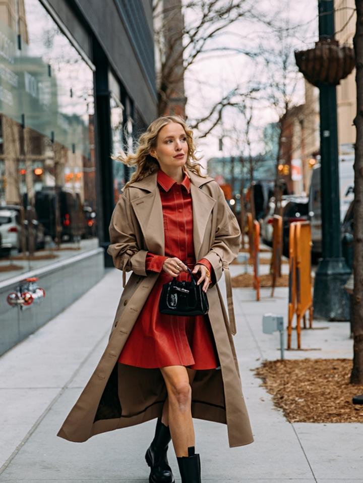纽约时装周教你"玩"褐色风衣,街拍直接照着穿,秒变时髦精