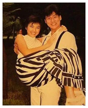 不让奶奶抱孙女,落魄时与他分手,罗美薇为何获张学友30年独宠休闲区蓝鸢梦想 - Www.slyday.coM 不让奶奶抱孙女,落魄时与他分手,罗美薇为何获张学友30年独宠休闲区蓝鸢梦想 - Www.slyday.coM