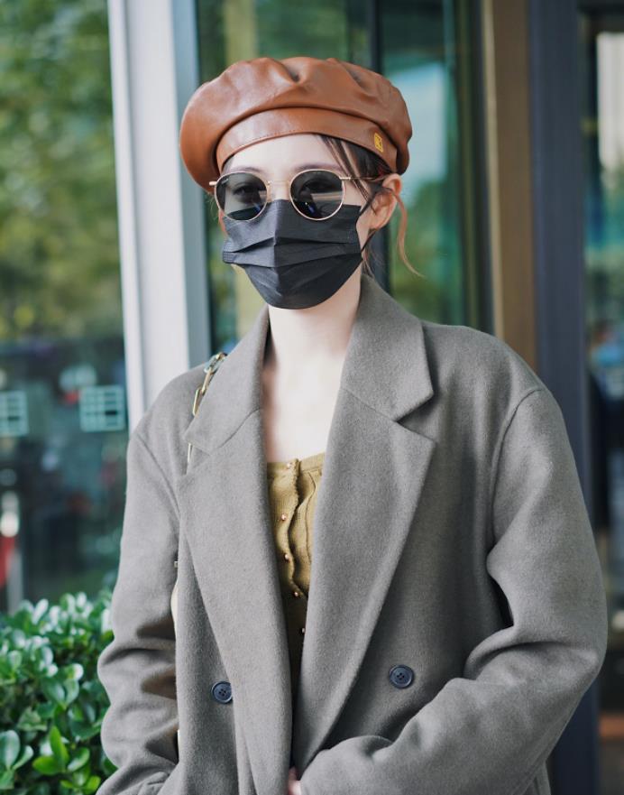 明星是怎么戴贝雷帽的?普通衣服搭它能变得灵动,帮你摆脱路人标