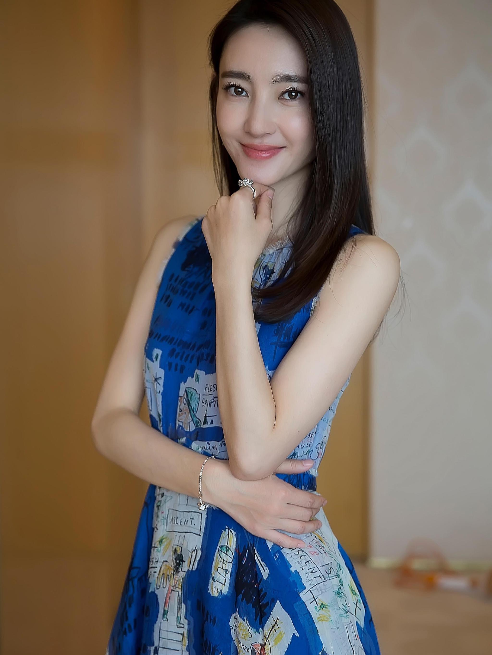 王丽坤:第7001期时尚潮流美图欣赏