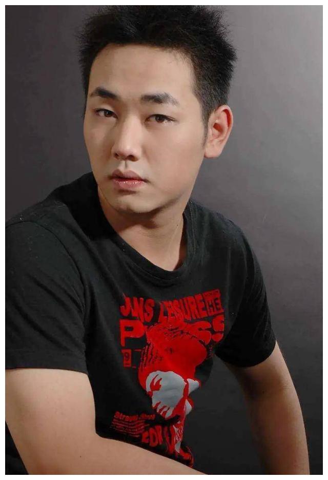 《小龙人》播出28年后,主角销声匿迹,跑龙套的却成"德云社"大咖