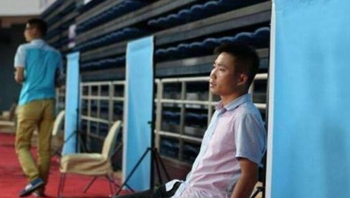 八次复读拒绝八所名校,非清华不上32岁才如愿,理想是找个好老婆休闲区蓝鸢梦想 - Www.slyday.coM 八次复读拒绝八所名校,非清华不上32岁才如愿,理想是找个好老婆休闲区蓝鸢梦想 - Www.slyday.coM