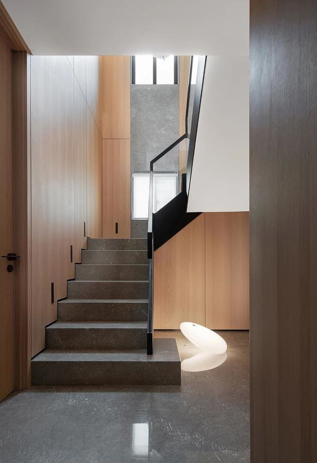 她家客厅太好看了，一进门就被美到，喜欢这样简单不花哨的装修休闲区蓝鸢梦想 - Www.slyday.coM