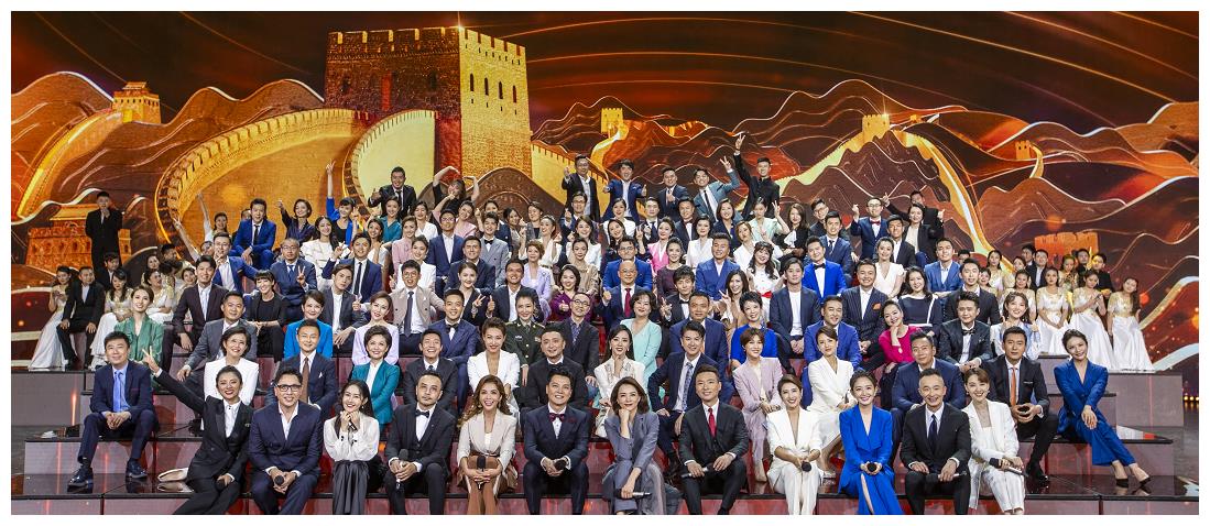 107位主持人合照曝光,央视国脸位置意外,李梓萌鹤立鸡群|央视|李梓萌