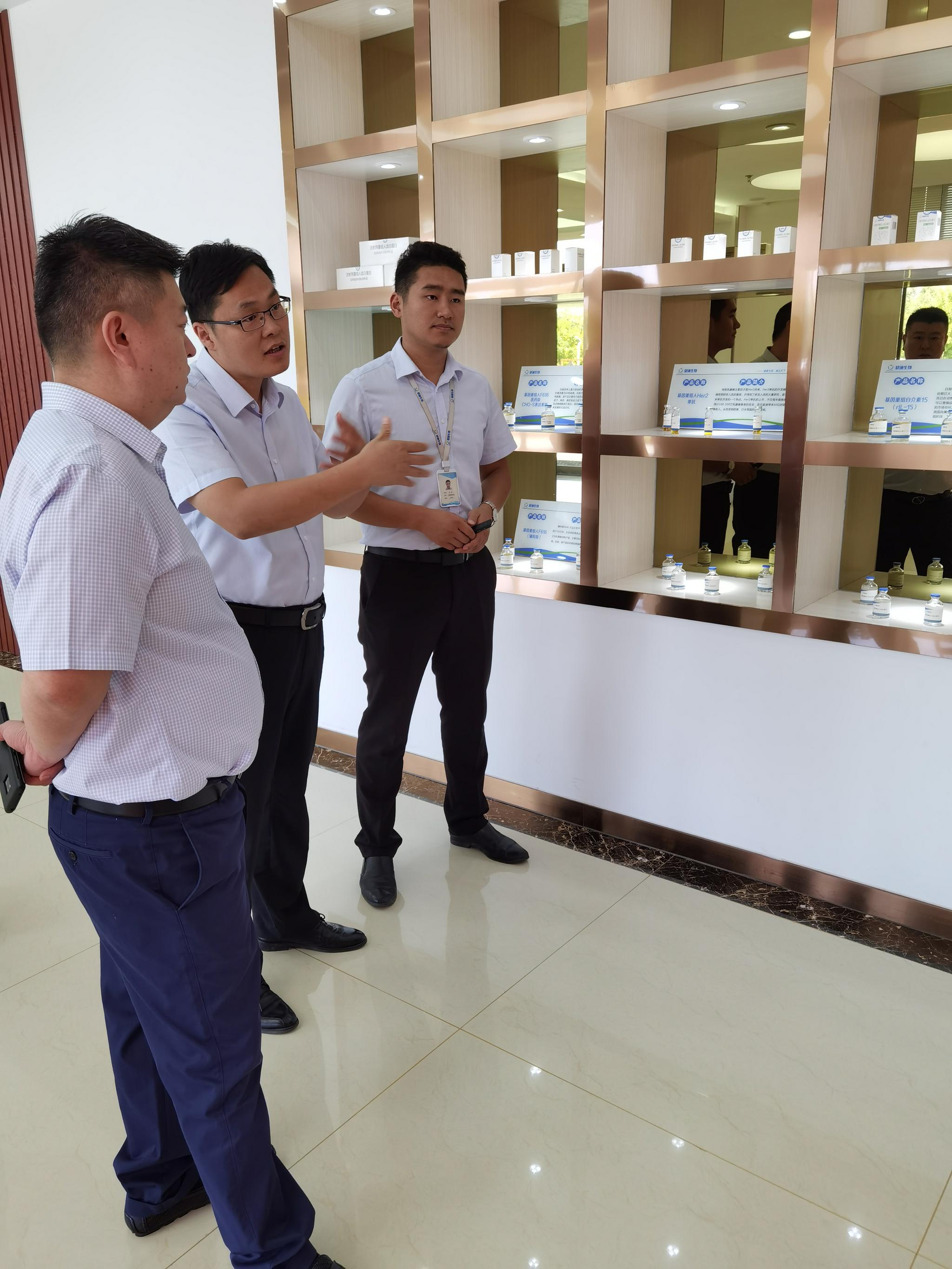 济高舜星公司领导一行参观华通控股集团