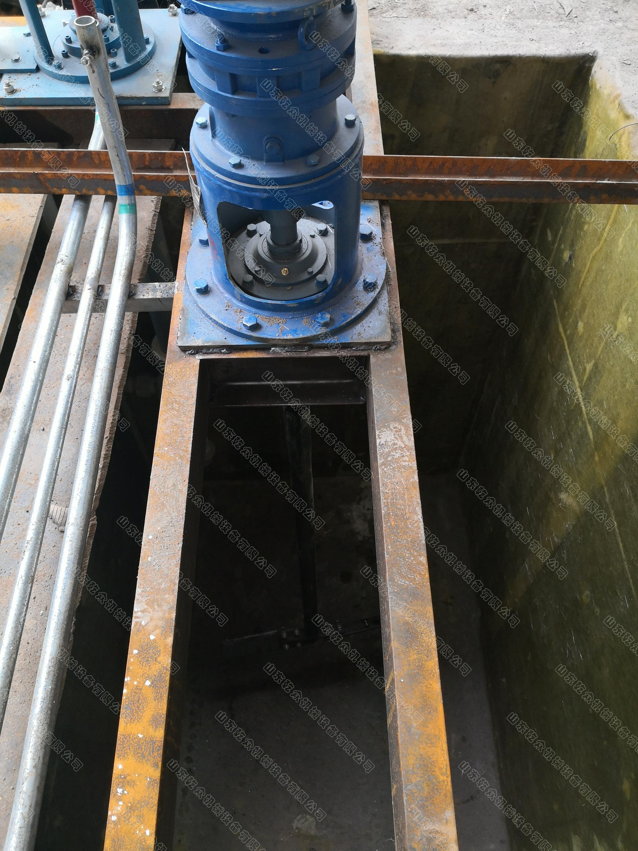 吸收塔浆液池内的搅拌方式主要有两种:机械搅拌和脉冲悬浮.