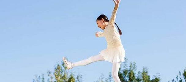 《安家》的房似锦和朱闪闪:被父母宠爱的女儿,长大更优秀