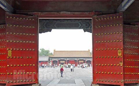 古代大门样式图片,古代大门上的铜钉有什么说法?