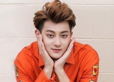 黄子韬跟她表白被拒绝,萧敬腾主动给她买零食,她是有多大的魅力休闲区蓝鸢梦想 - Www.slyday.coM 黄子韬跟她表白被拒绝,萧敬腾主动给她买零食,她是有多大的魅力休闲区蓝鸢梦想 - Www.slyday.coM