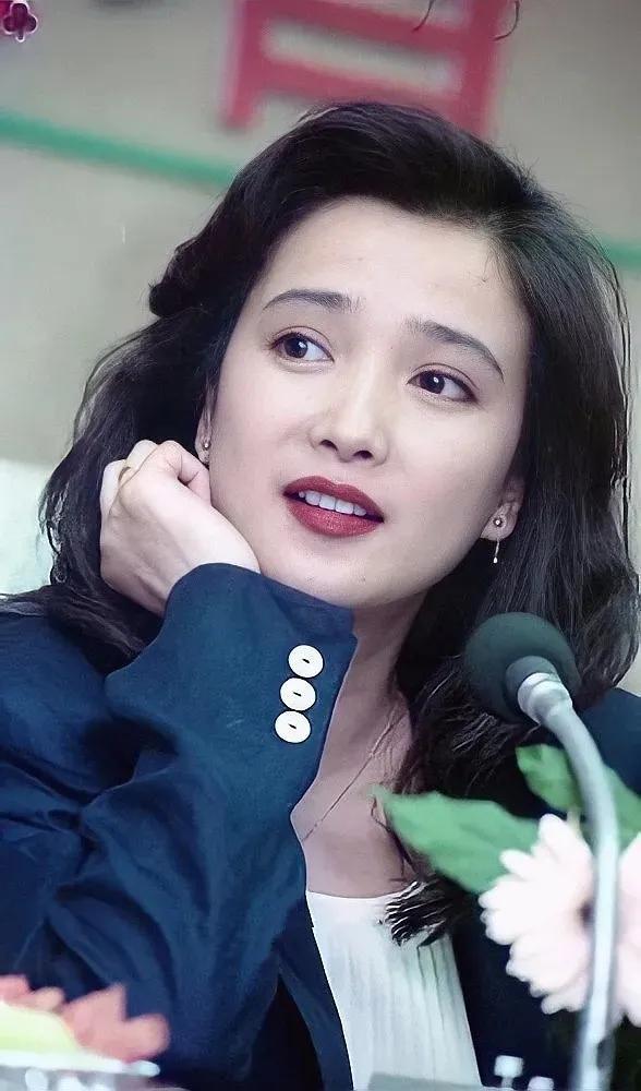 何晴:气质优雅!__财经头条