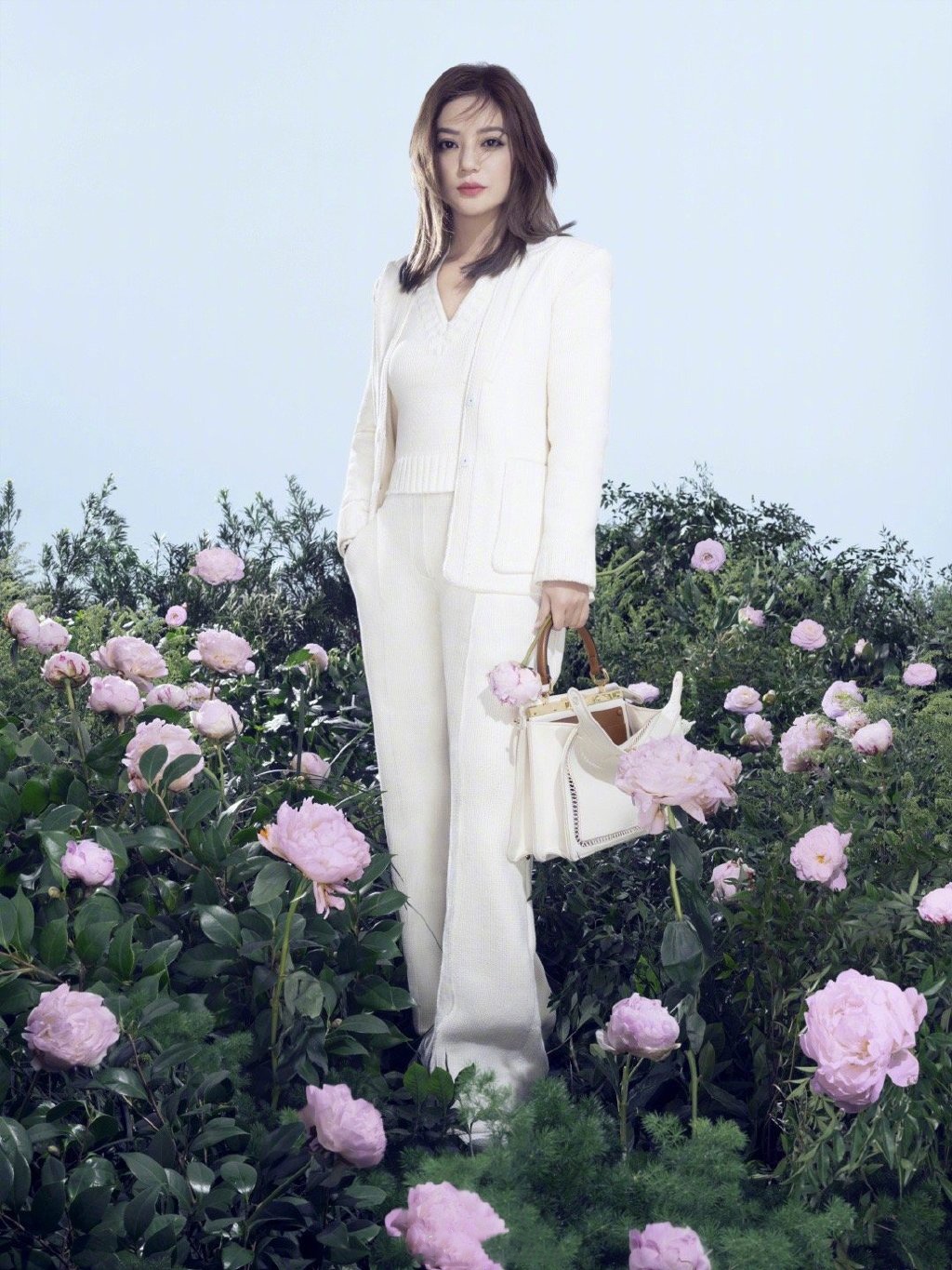 赵薇一组fendi 2021春夏大片曝光,红白两身套装典雅高贵