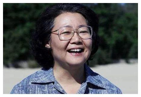 她出道24年零绯闻,只与初恋相守一生,如今结婚29年仍然恩爱如初