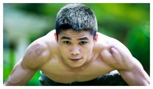 吴京班长庄小龙有多厉害?身高1米5被特招入伍,如今转型功夫演员休闲区蓝鸢梦想 - Www.slyday.coM 吴京班长庄小龙有多厉害?身高1米5被特招入伍,如今转型功夫演员休闲区蓝鸢梦想 - Www.slyday.coM