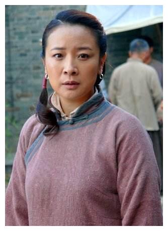 "外来妹"陈小艺,和丈夫分居11年不离婚,现却被爆出晚节不保