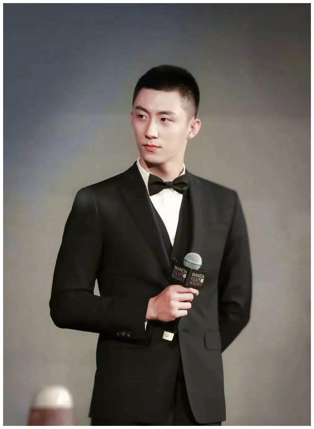 "寸头造型"很帅的三位男星,李现排名第三,第一是他无人争议