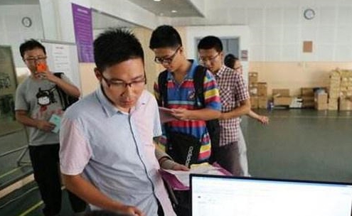 八次复读拒绝八所名校,非清华不上32岁才如愿,理想是找个好老婆休闲区蓝鸢梦想 - Www.slyday.coM 八次复读拒绝八所名校,非清华不上32岁才如愿,理想是找个好老婆休闲区蓝鸢梦想 - Www.slyday.coM