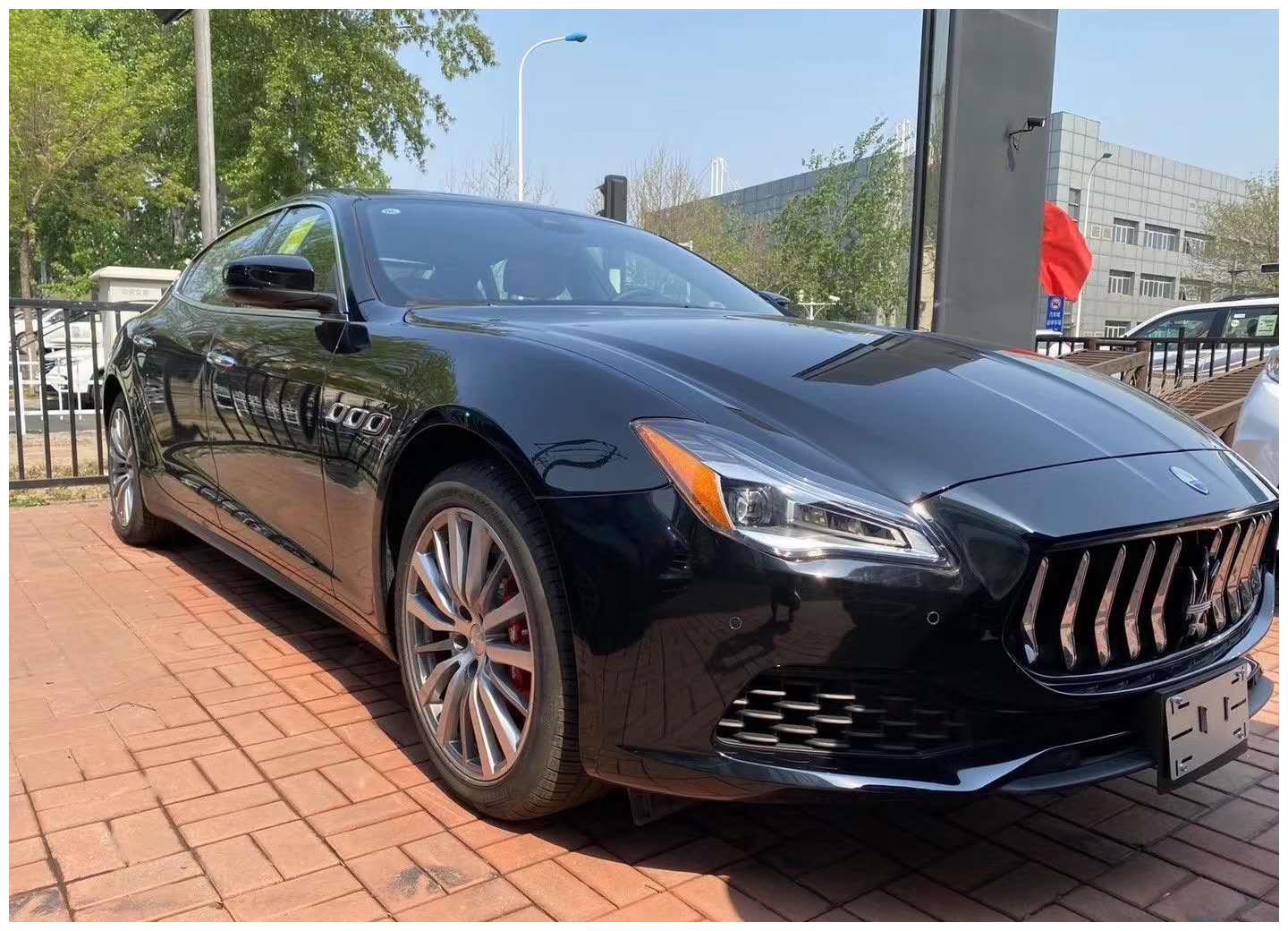 玛莎拉蒂总裁 430hp高功率四门轿跑车实拍-新浪汽车