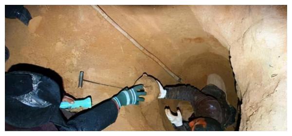 这个盗墓贼太倒霉,和同伴内讧被封于唐代古墓中,墙角枯坐上千年休闲区蓝鸢梦想 - Www.slyday.coM 这个盗墓贼太倒霉,和同伴内讧被封于唐代古墓中,墙角枯坐上千年休闲区蓝鸢梦想 - Www.slyday.coM