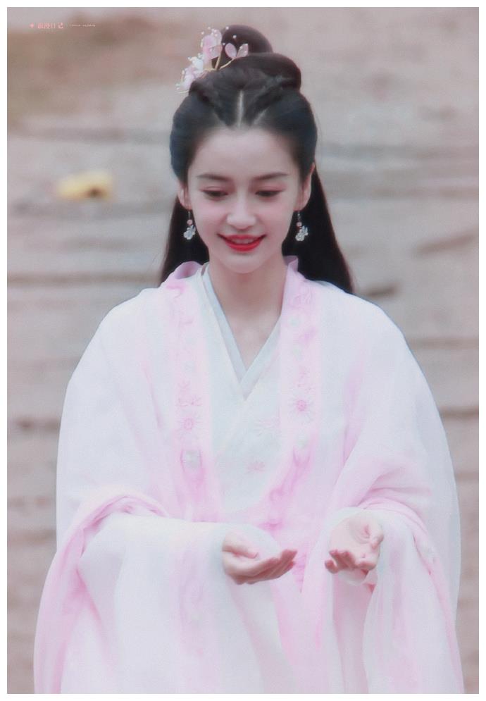 angelababy新剧古装造型曝光 穿粉衣仙气飘飘