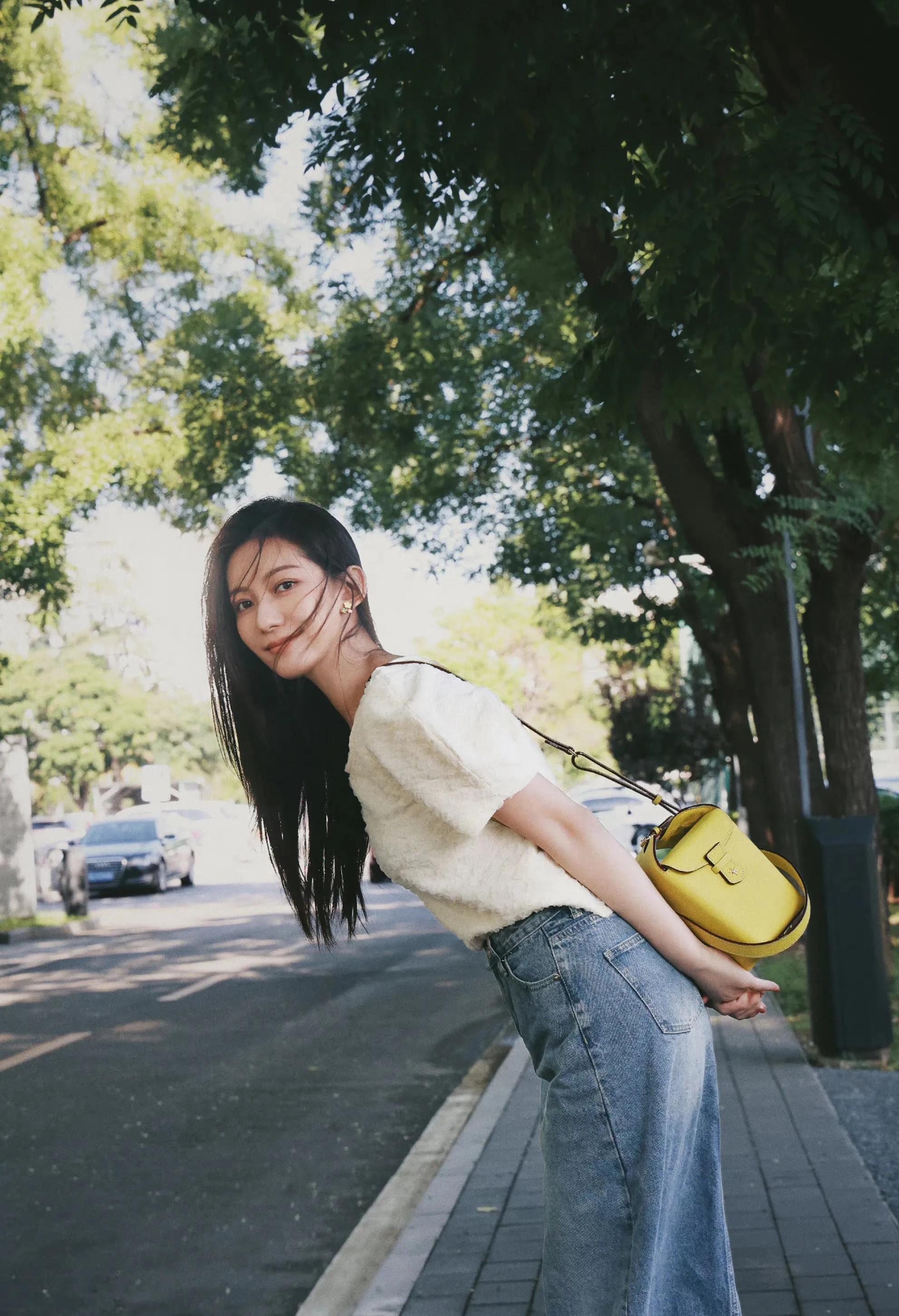 王姿允，清新漂亮，优雅迷人！