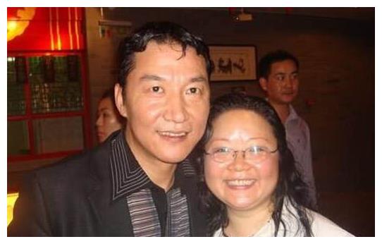 按道理说,警匪悬疑剧历来的主线都是邪不压正,但这部剧中的反派张世豪