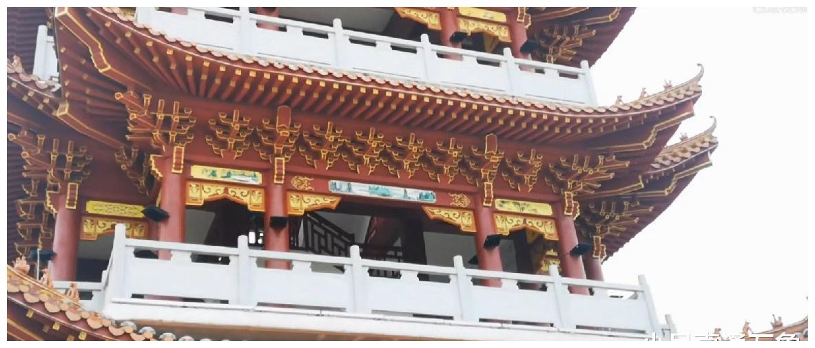 广西贵港平南县的一座塔楼,明珠塔位于江北公园的江边上